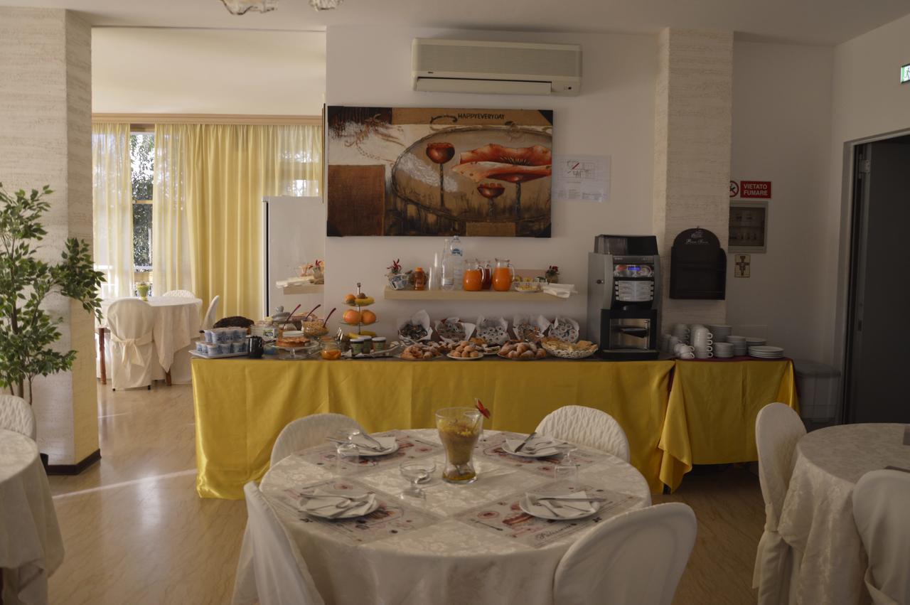 Hotel Fucsia Riccione Exterior photo
