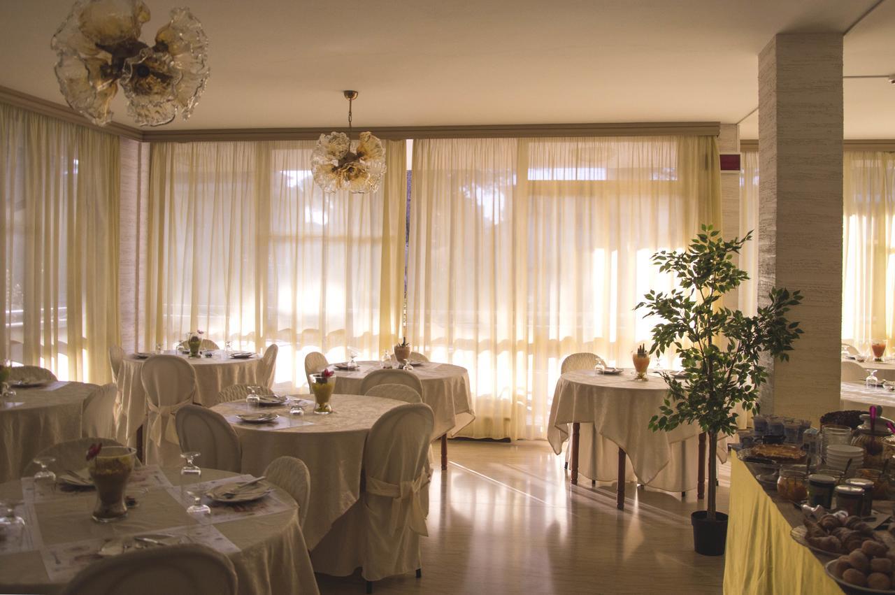 Hotel Fucsia Riccione Exterior photo