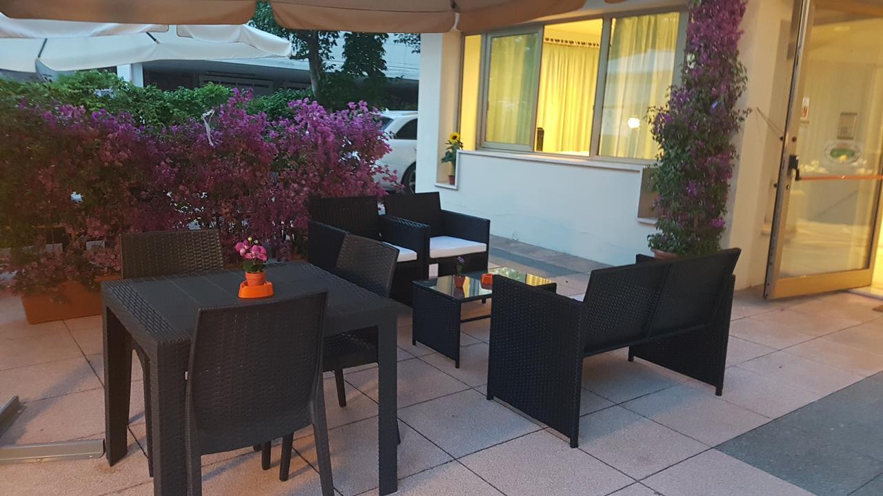 Hotel Fucsia Riccione Exterior photo