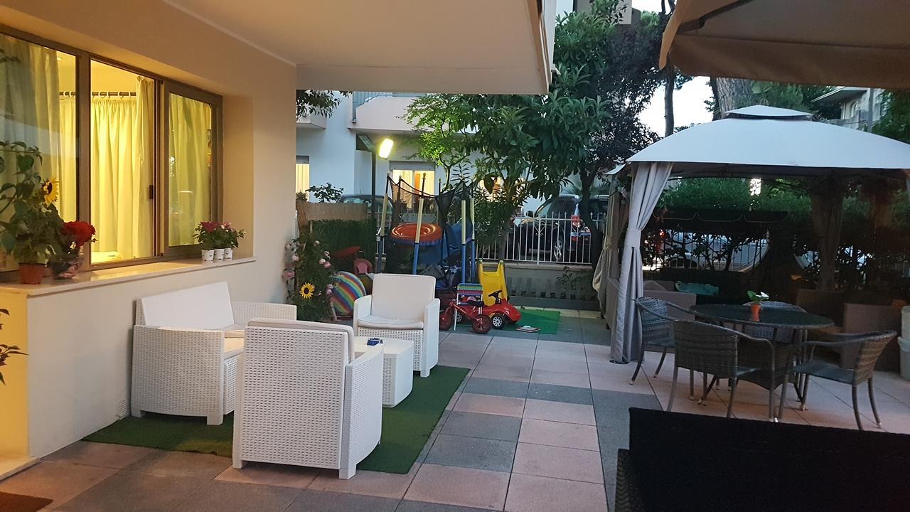 Hotel Fucsia Riccione Exterior photo
