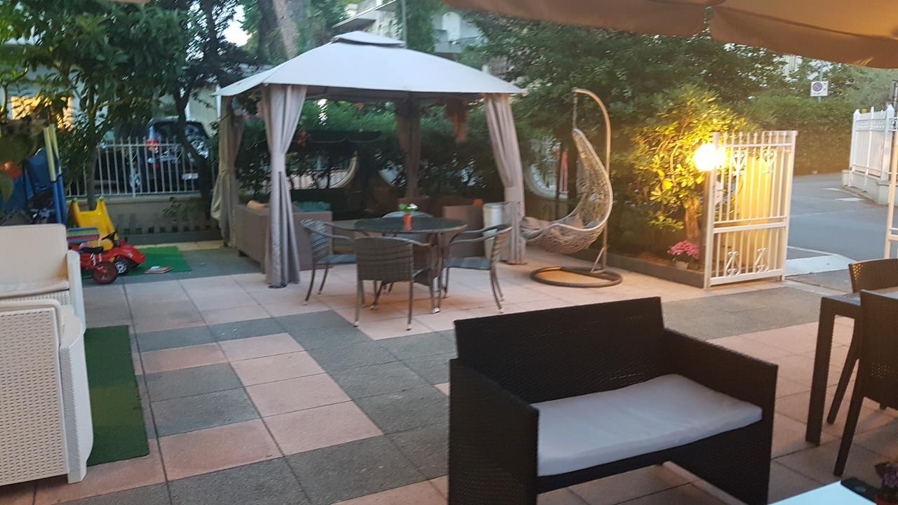 Hotel Fucsia Riccione Exterior photo