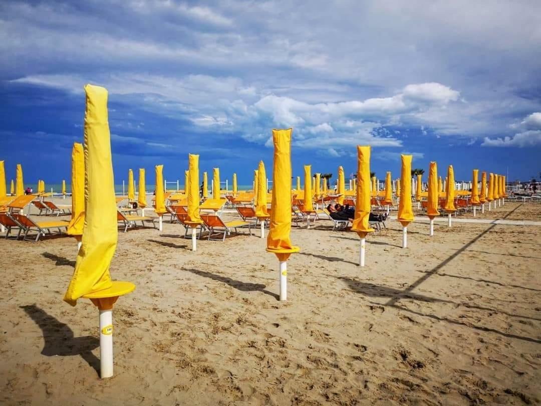 Hotel Fucsia Riccione Exterior photo